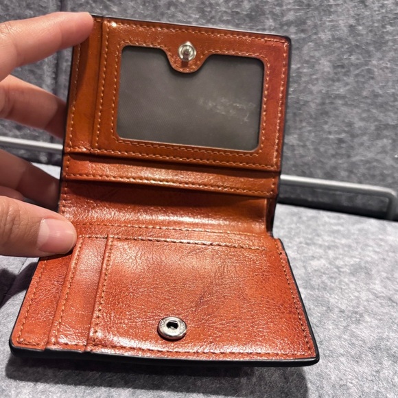 🤎🤎 Brown Solid Bi-Fold Wallet for Women 🤎🤎 - Picture 1 of 11